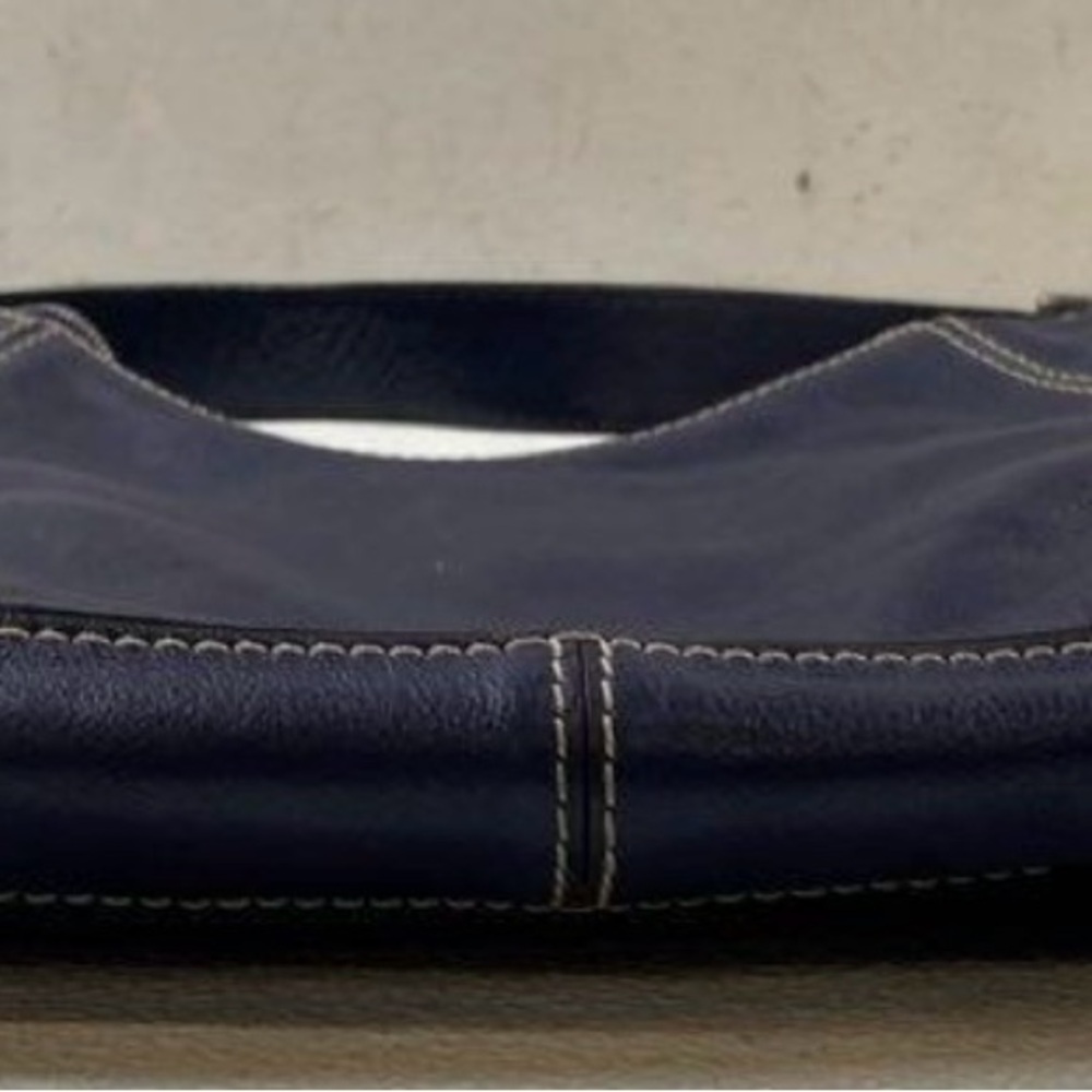 Michael Kors Blue Leather Shoulder Bag with Contrast Stitching - Picture 3 of 5